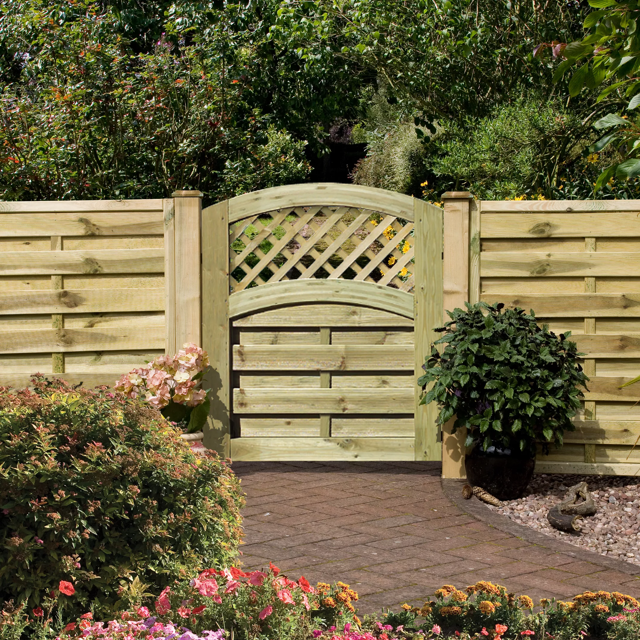 Grange Woodbury Timber Gate, (H)0.99m (W)0.9m Grange Woodbury Timber Gate, (H)0.99m (W)0.9m -Hozelock Shop grange woodbury timber gate h 0 99m w 0 9m5019063801498 01i bq
