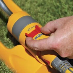 Hozelock Plus Swinging Sprinkler 5 Hozelock Plus Swinging Sprinkler -Hozelock Shop hozelock plus swinging sprinkler5010646037679 04bq