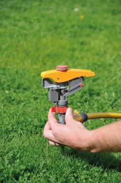 Hozelock Pulsating Pulse Sprinkler -Hozelock Shop hozelock pulsating pulse sprinkler5010646057677 03bq