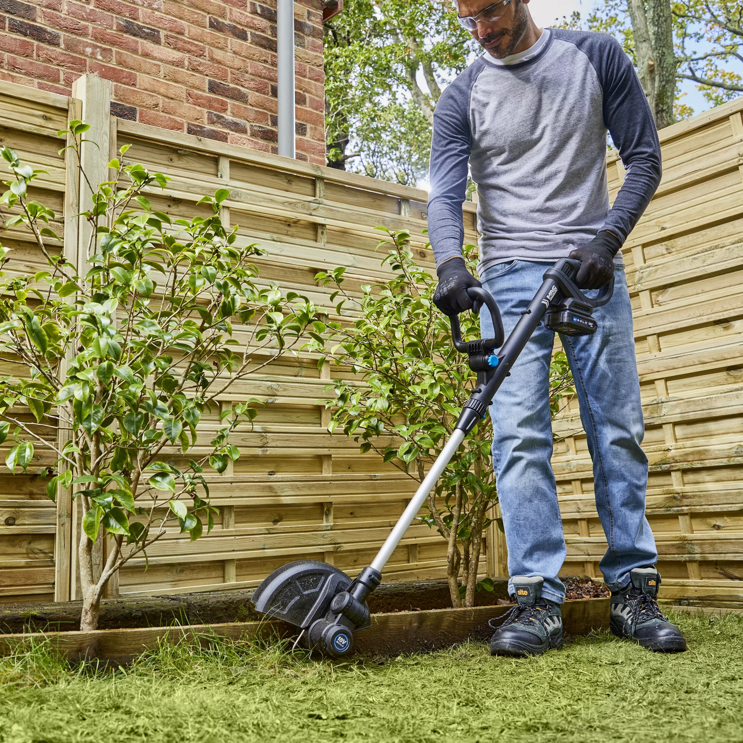 Mac Allister Solo 18V 250mm Cordless Grass Trimmer MGT1825-Li -Hozelock Shop mac allister solo 18v 250mm cordless grass trimmer mgt1825 li5059340239392 01i scaled