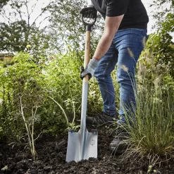 Magnusson Wooden Square Digging Spade -Hozelock Shop magnusson wooden square digging spade5059340086651 01i