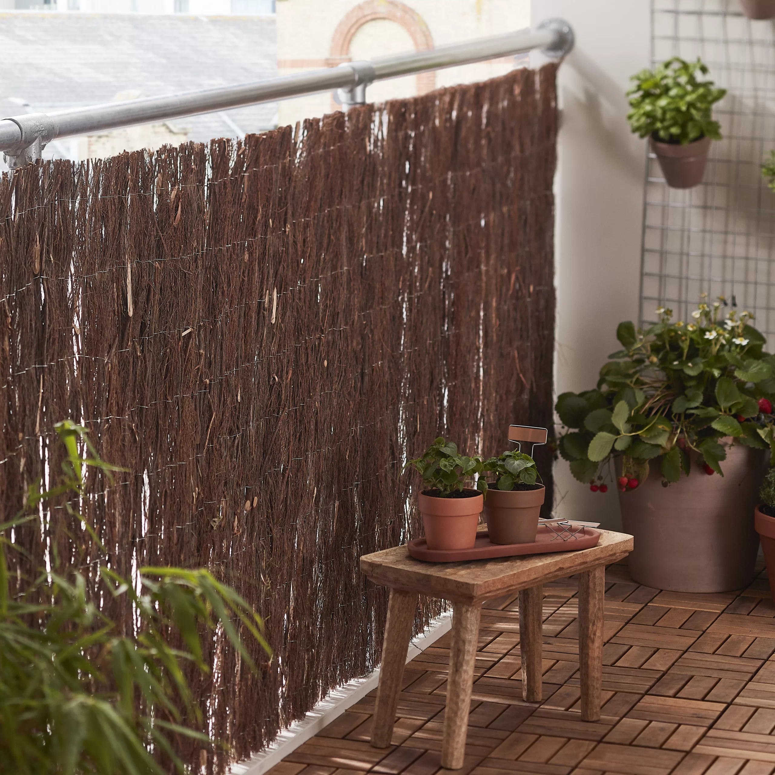 Natural Brushwood Garden screen (H)1m (W)3m Natural Brushwood Garden Screen (H)1m (W)3m -Hozelock Shop natural brushwood garden screen h 1m w 3m3663602428084 02i scaled