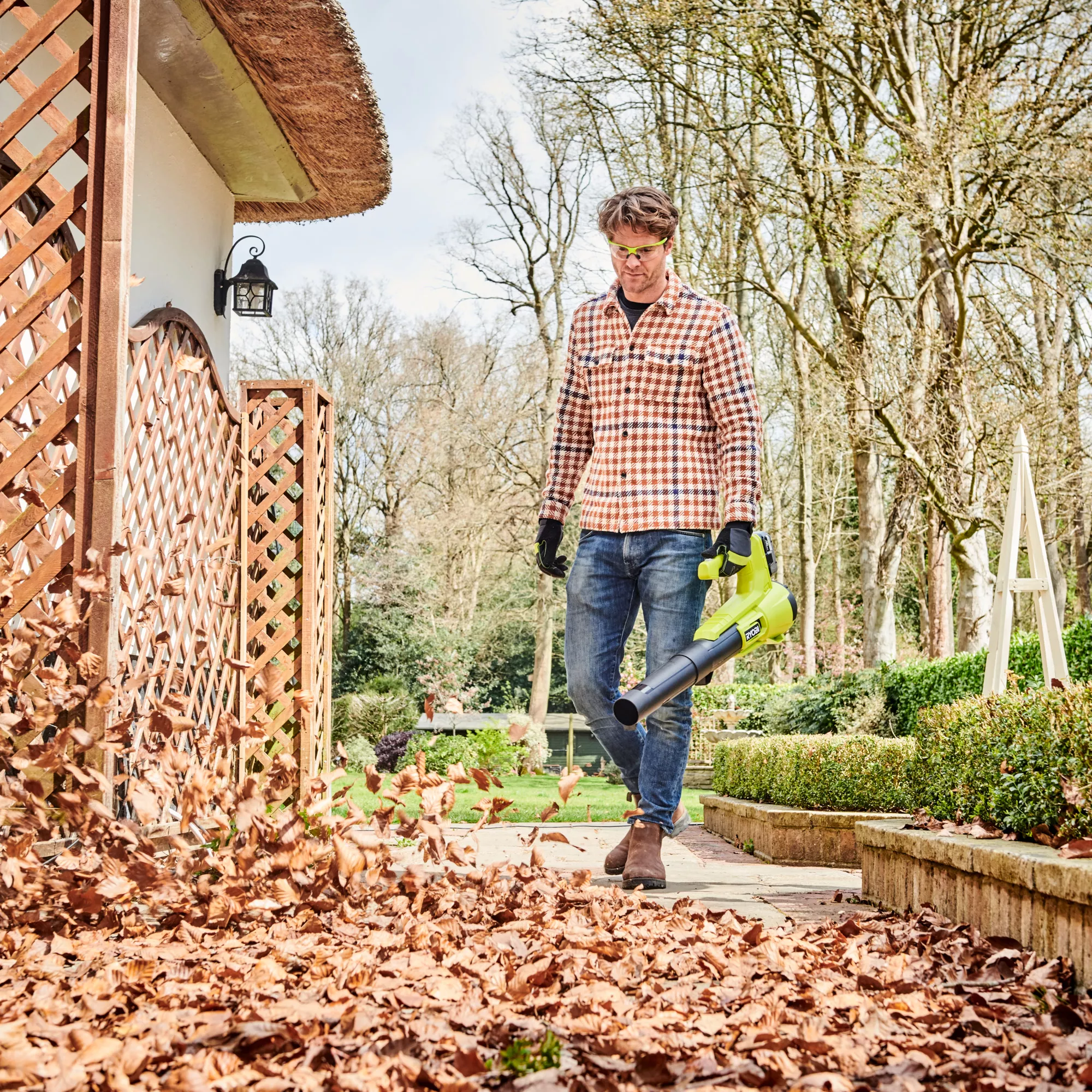 Ryobi ONE+ Cordless 18V RY18BLA-140 Blower Ryobi ONE+ Cordless 18V RY18BLA-140 Blower -Hozelock Shop ryobi one cordless 18v ry18bla 140 blower4892210203960 01i bq