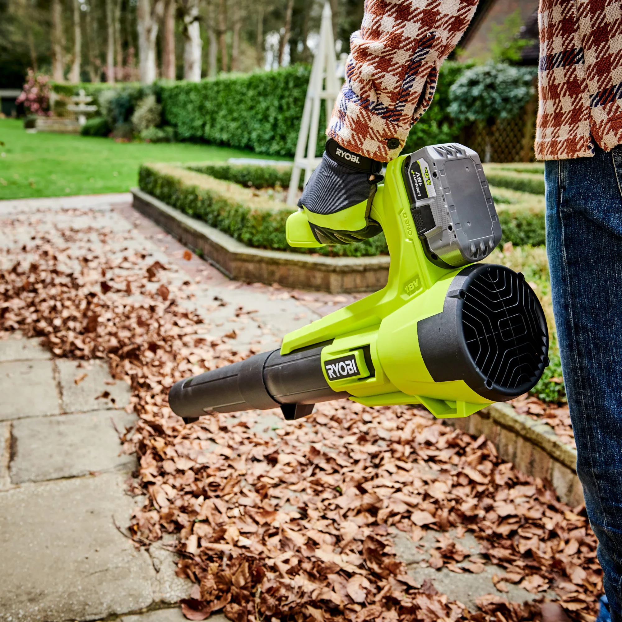 Ryobi ONE+ Cordless 18V RY18BLA-140 Blower Ryobi ONE+ Cordless 18V RY18BLA-140 Blower -Hozelock Shop ryobi one cordless 18v ry18bla 140 blower4892210203960 02i bq