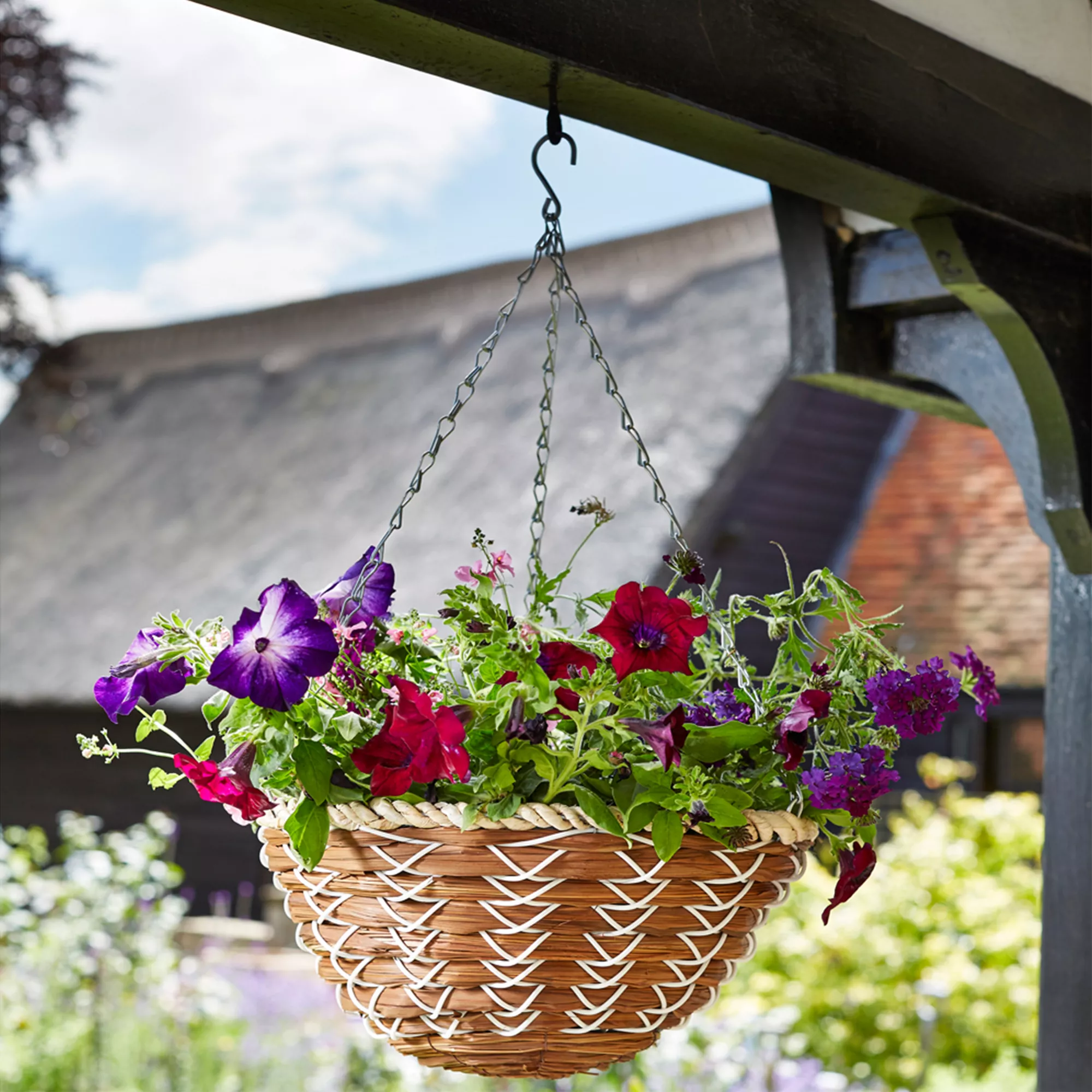 Smart Garden Country braid Natural Round Hanging basket, 35.5cm Smart Garden Country Braid Natural Round Hanging Basket, 35.5cm -Hozelock Shop smart garden country braid natural round hanging basket 35 5cm5050642013215 02i bq