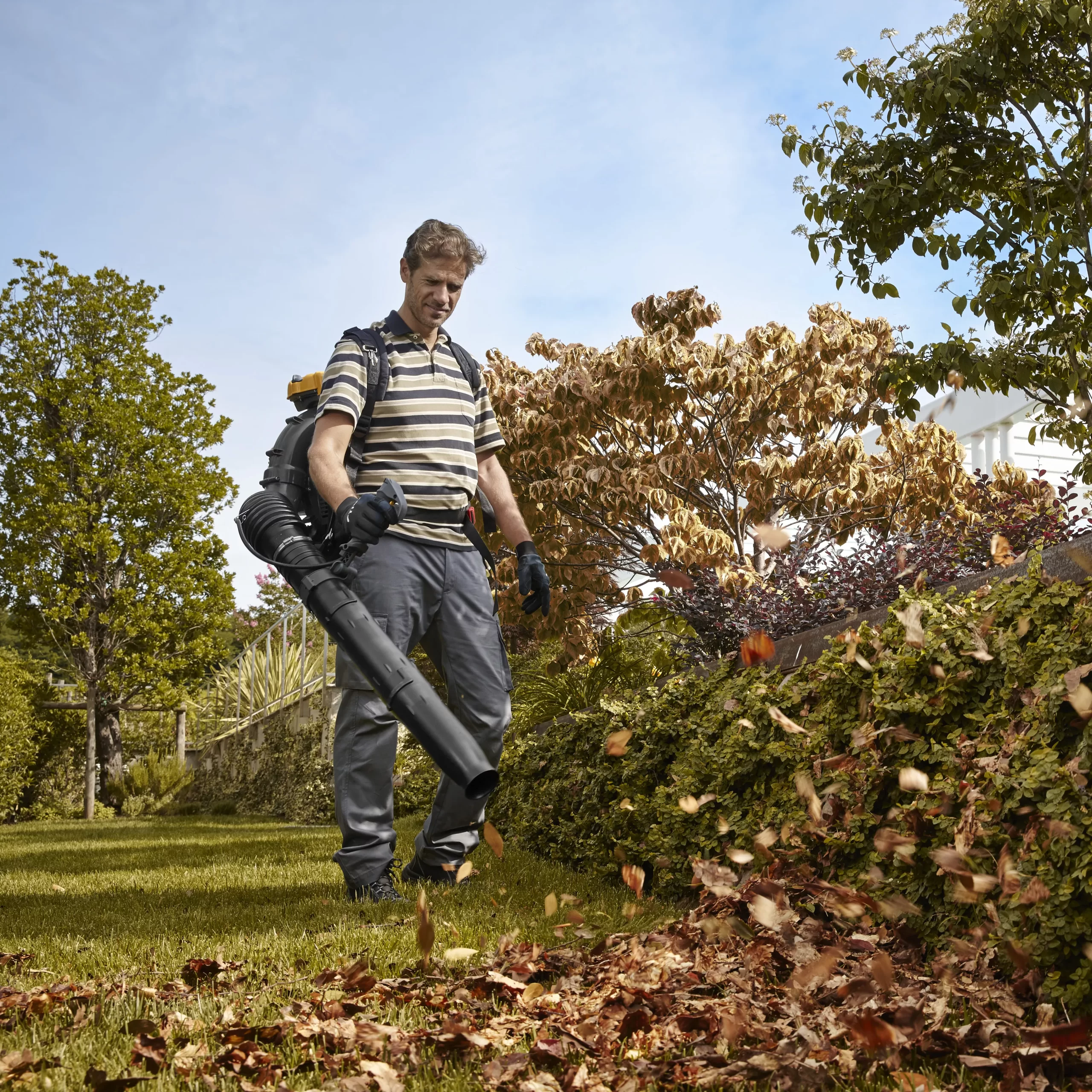 Stiga BL 980R / 255175102/ST1 76cc Petrol Garden blower Stiga BL 980R / 255175102/ST1 76cc Petrol Garden Blower -Hozelock Shop stiga bl 980r 255175102 st1 76cc petrol garden blower8008984853690 01i 1 scaled