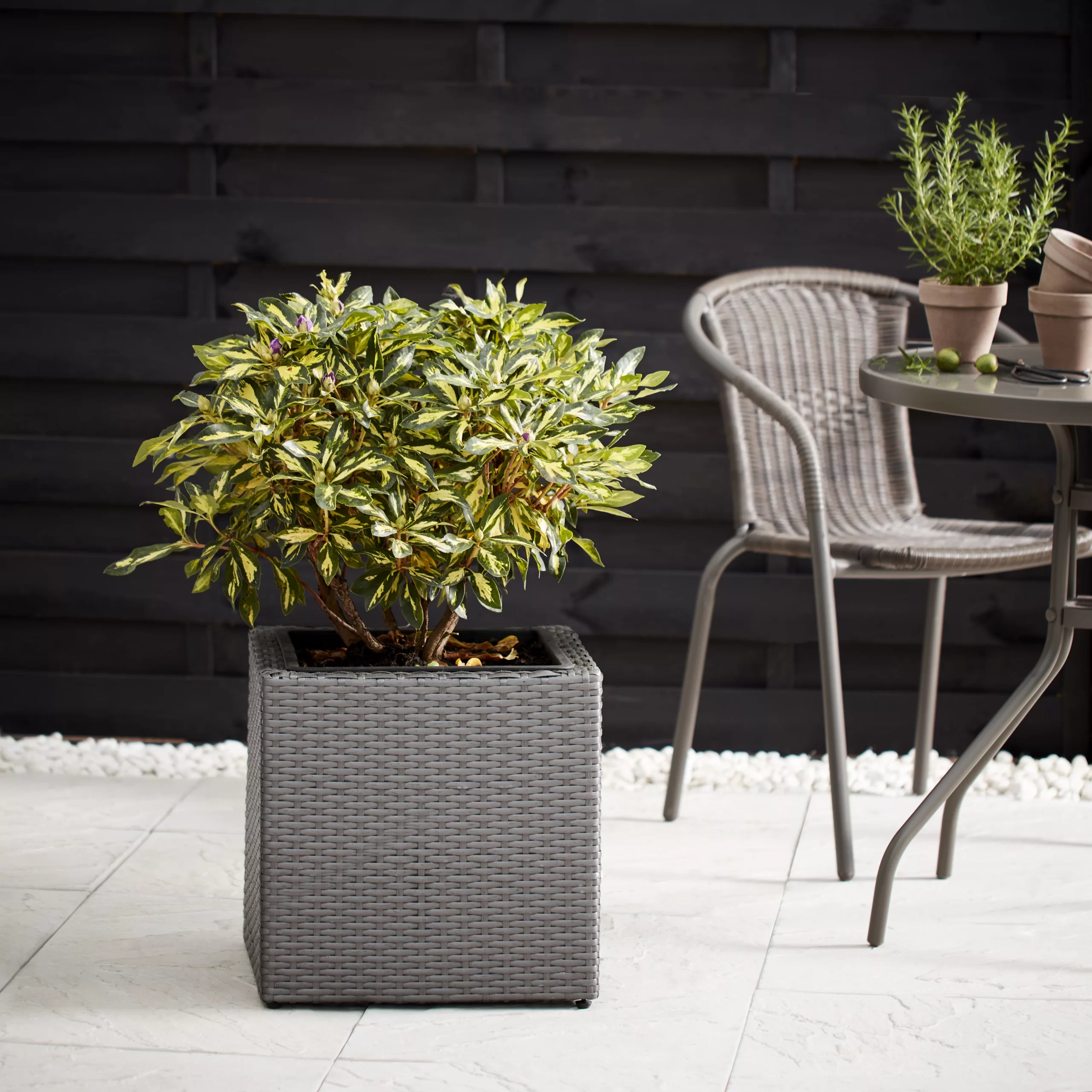 Verve Iraklia Grey Square Planter Verve Iraklia Grey Square Planter -Hozelock Shop verve iraklia grey square planter5059340327549 01i scaled