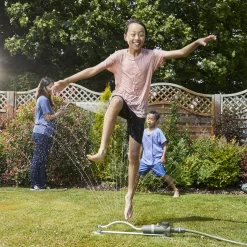 Verve Oscillating Fan Sprinkler -Hozelock Shop verve oscillating fan sprinkler5059340251240 05i 1